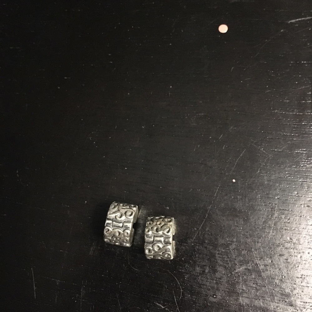 Two Pandora S clips